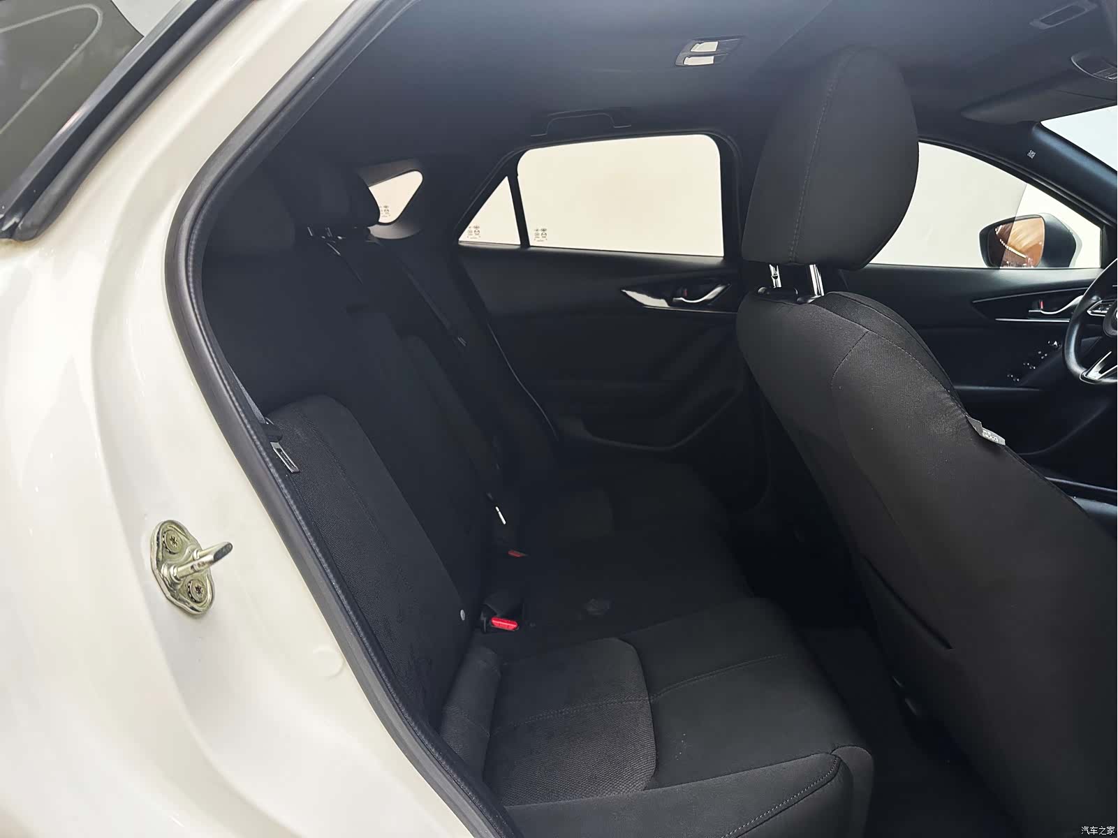 Mazda CX-4, 2023 14