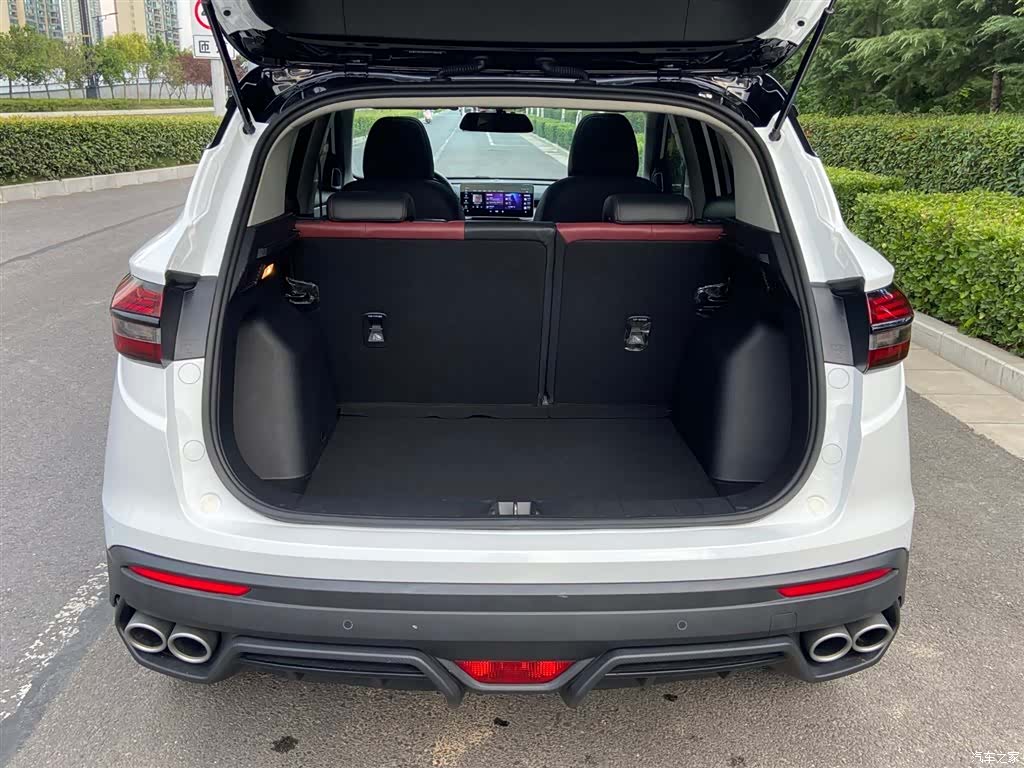 Geely Coolray, 2022 15