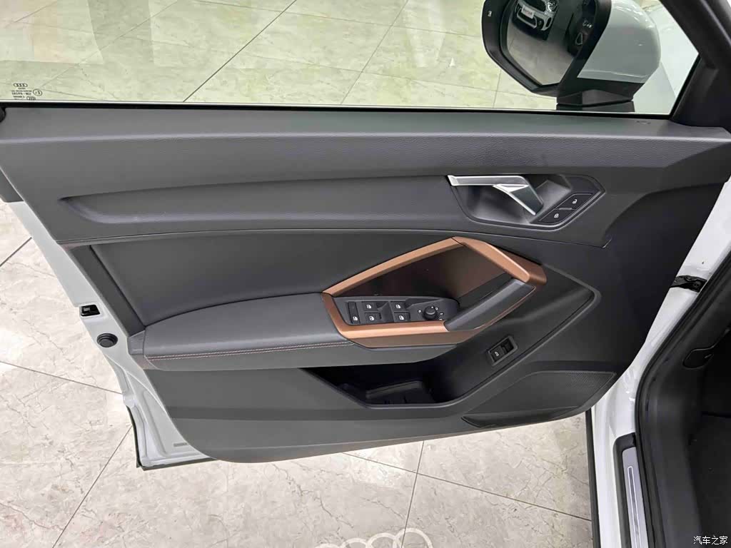 Audi Q3, 2022 10