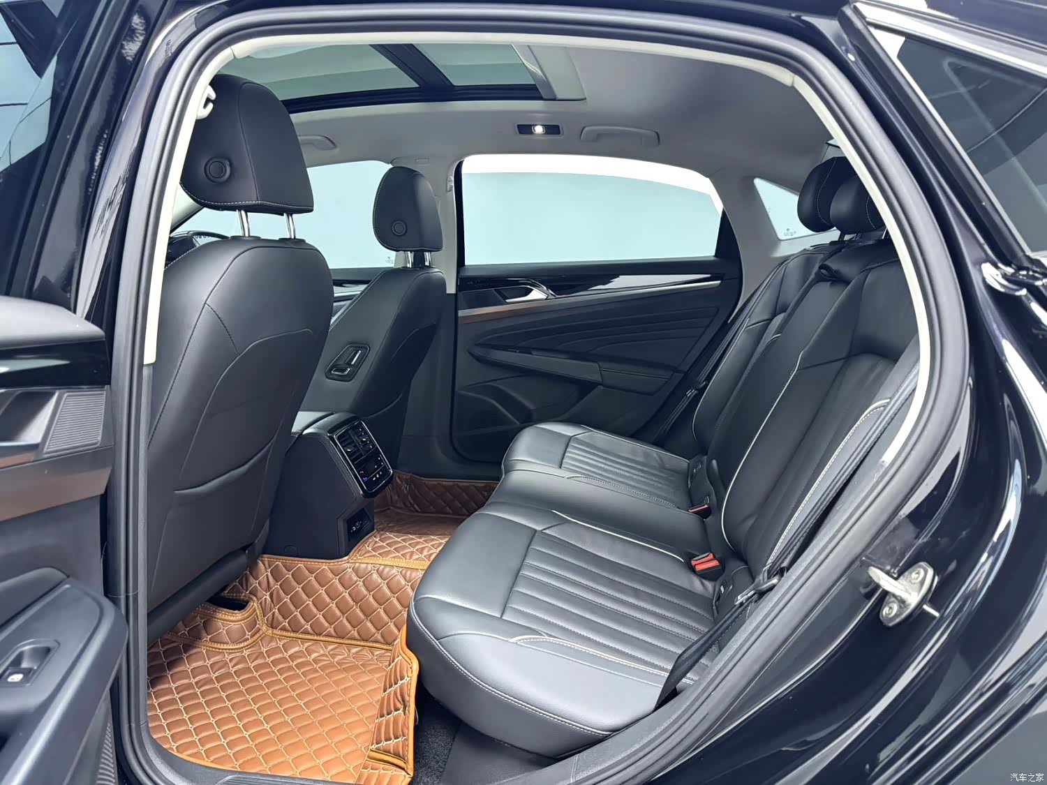 Volkswagen Passat, 2023 6
