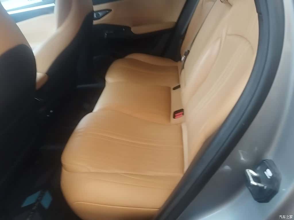 Geely Galaxy L7, 2023 17
