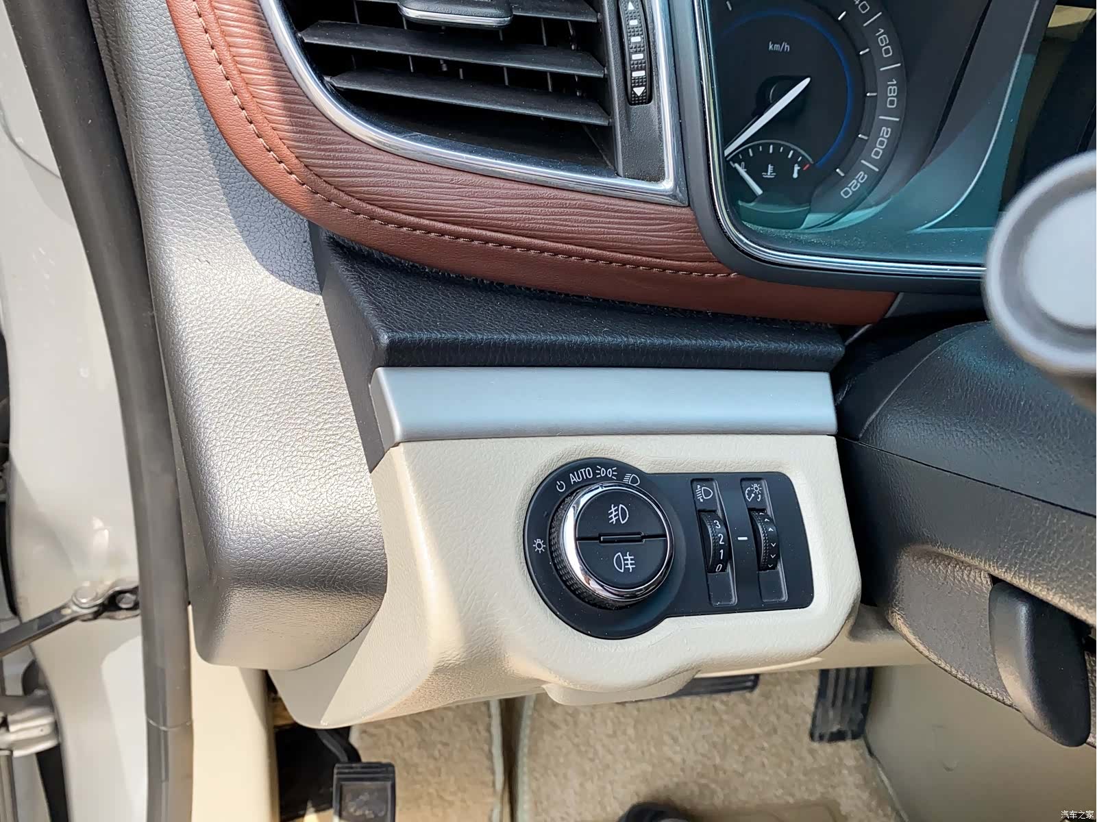 Buick GL8, 2016 11