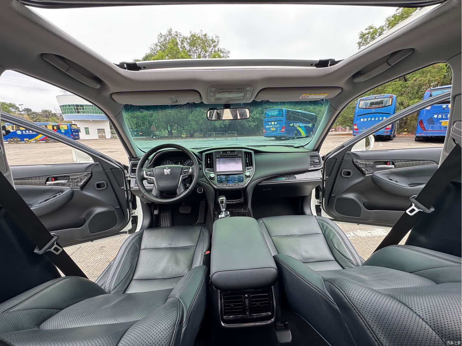 Toyota Crown, 2015 8