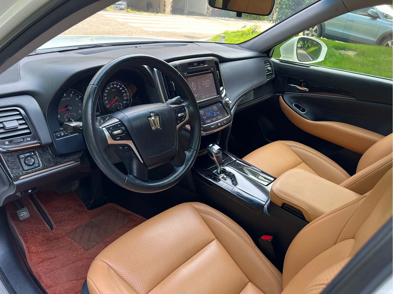 Toyota Crown, 2019 все фото