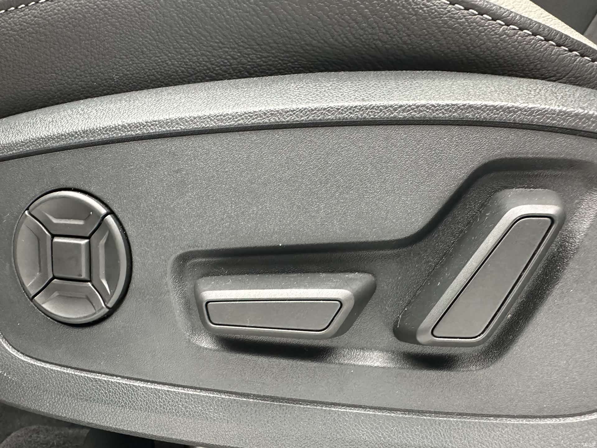 Audi Q3, 2023 13