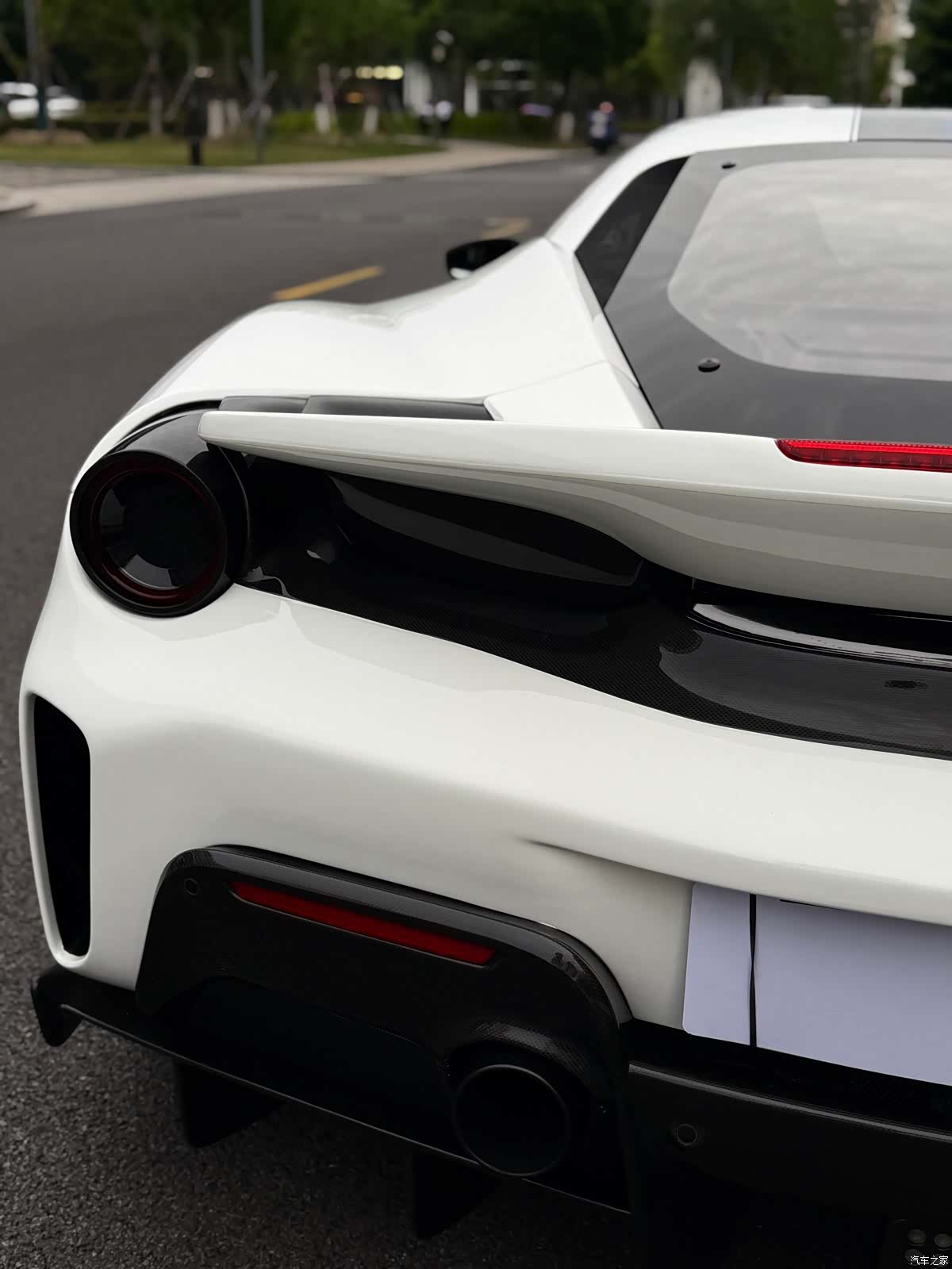 Ferrari 488, 2016 8