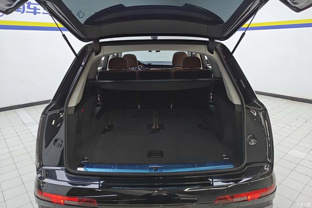 Audi Q7, 2021 4