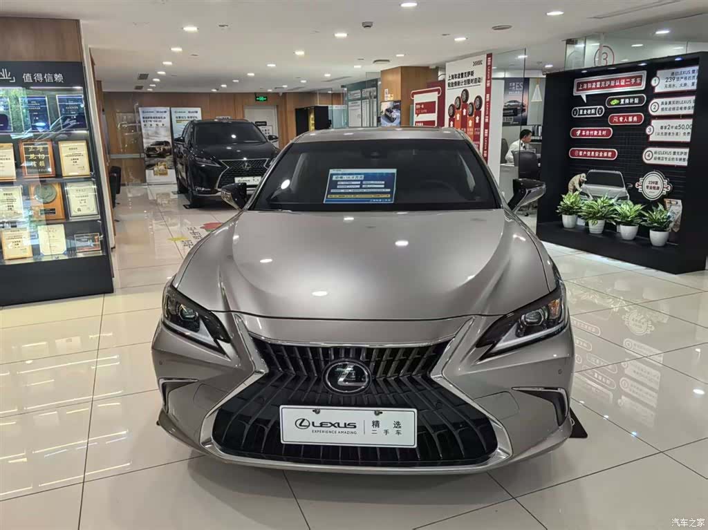 Lexus ES, 2022 2