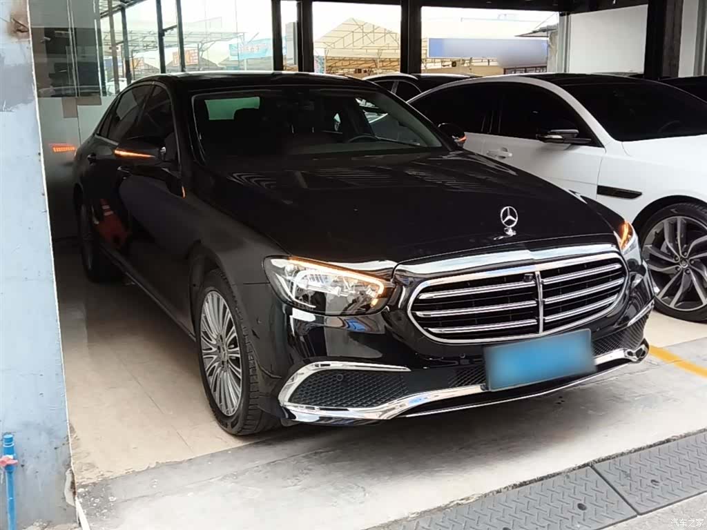 Mercedes-Benz E-Class, 2023 4