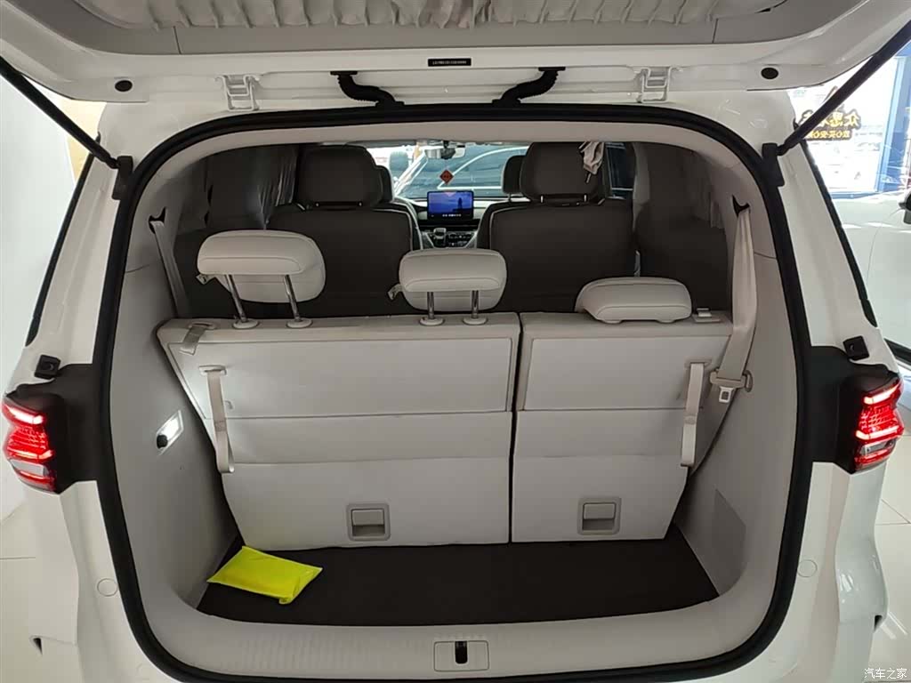 Roewe iMAX8, 2025 19
