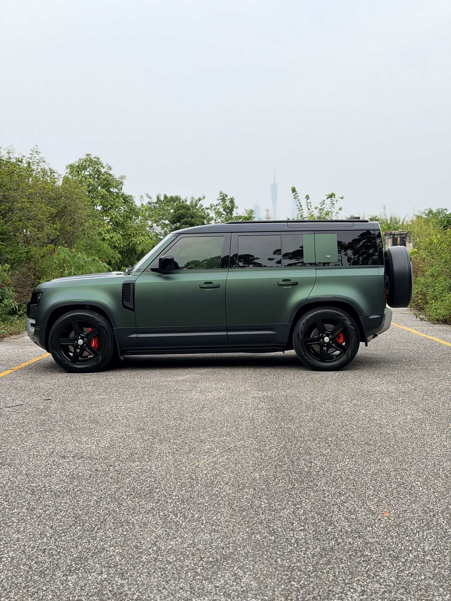 Land Rover Defender, 2020 3