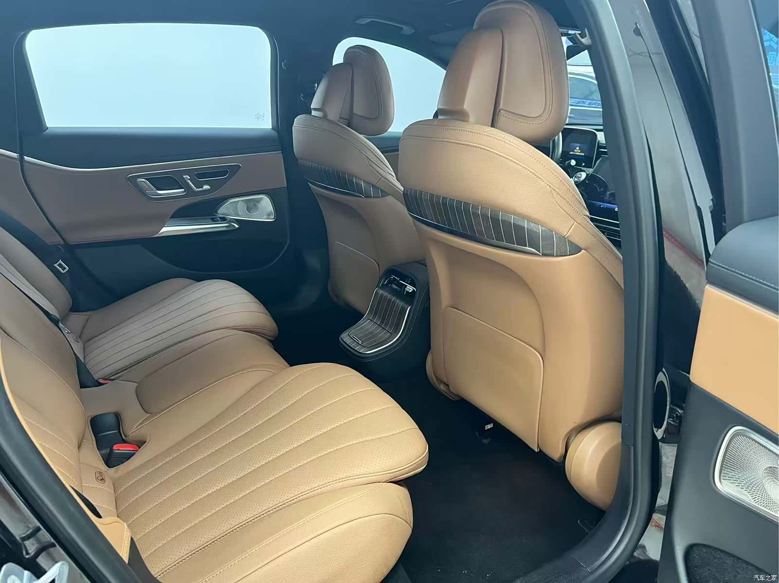 Mercedes-Benz E-Class, 2024 8