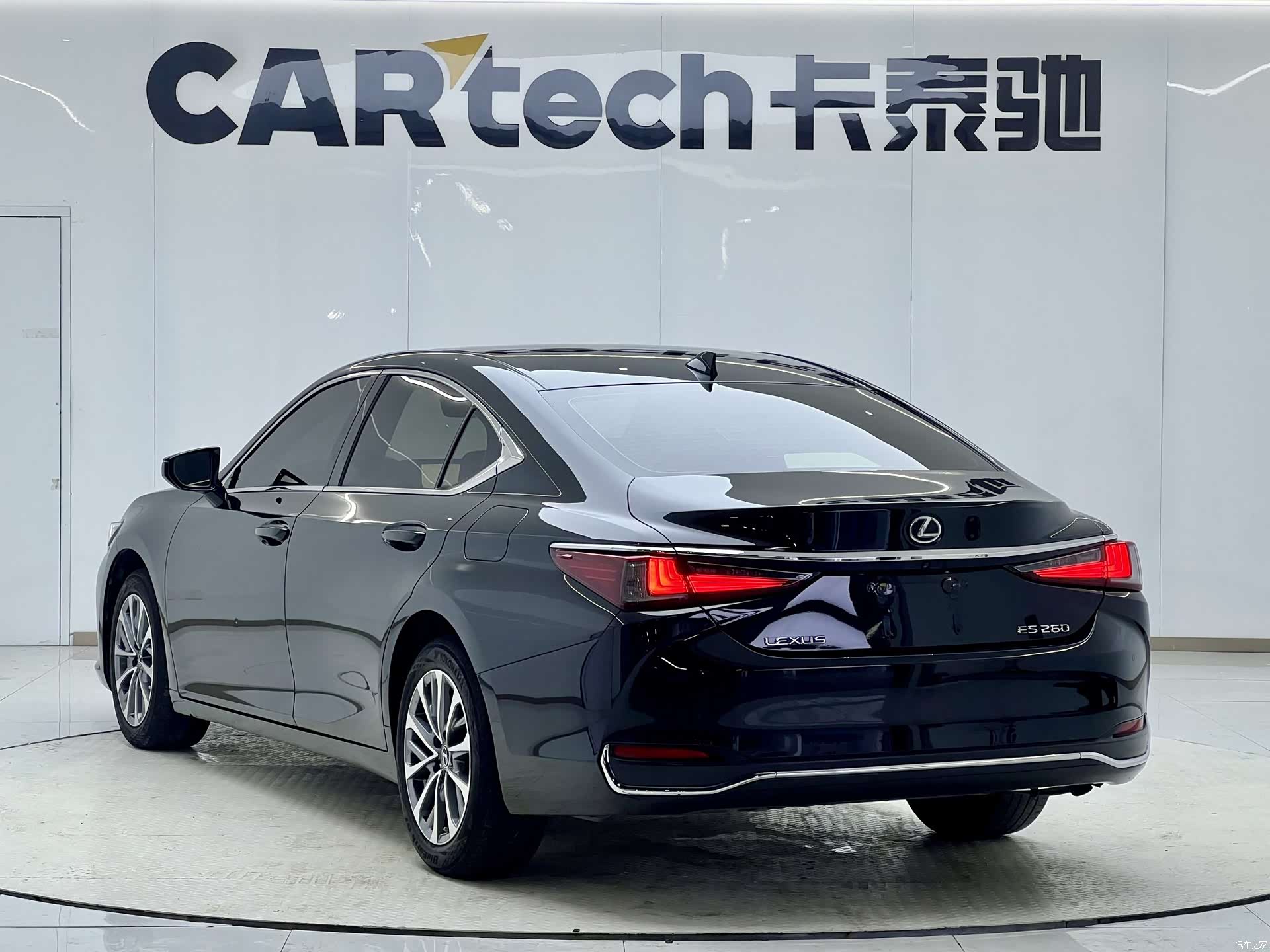 Lexus ES, 2022 3