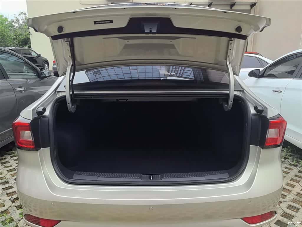 Roewe i5, 2019 19
