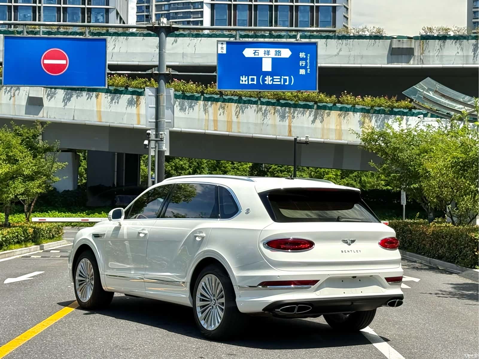 Bentley Bentayga, 2026 9