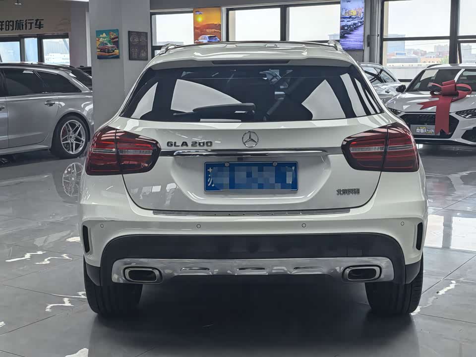 Mercedes-Benz GLA Mercedes-Benz GLA