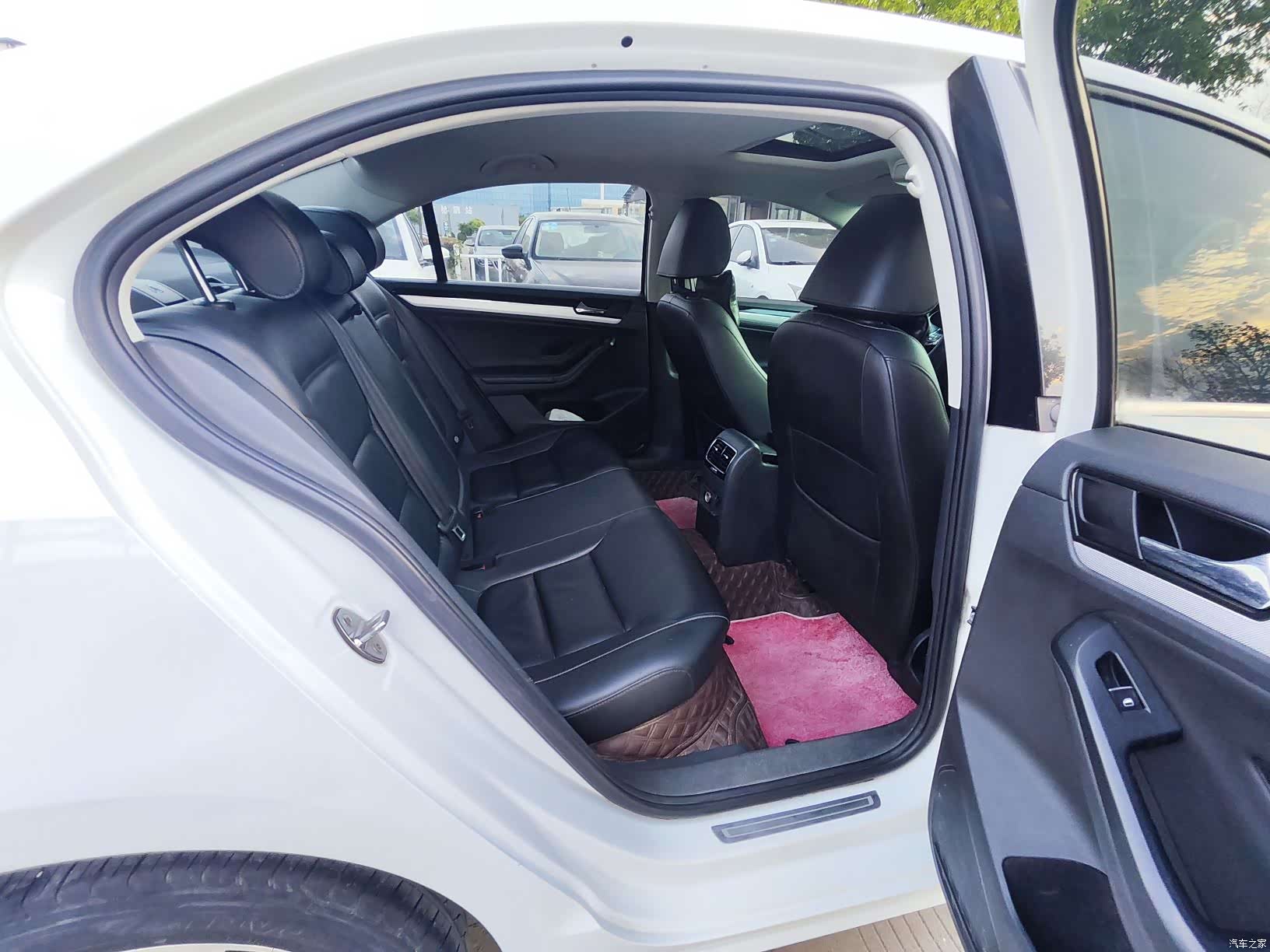 Volkswagen Sagitar, 2017 13
