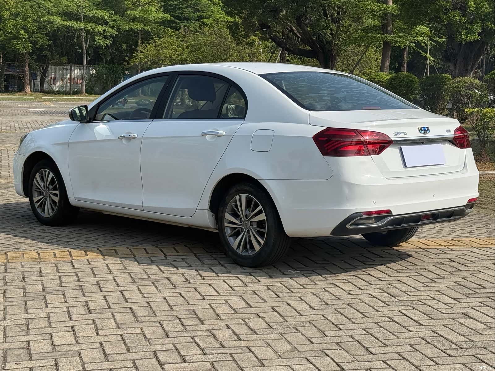 Geely Emgrand, 2019 11