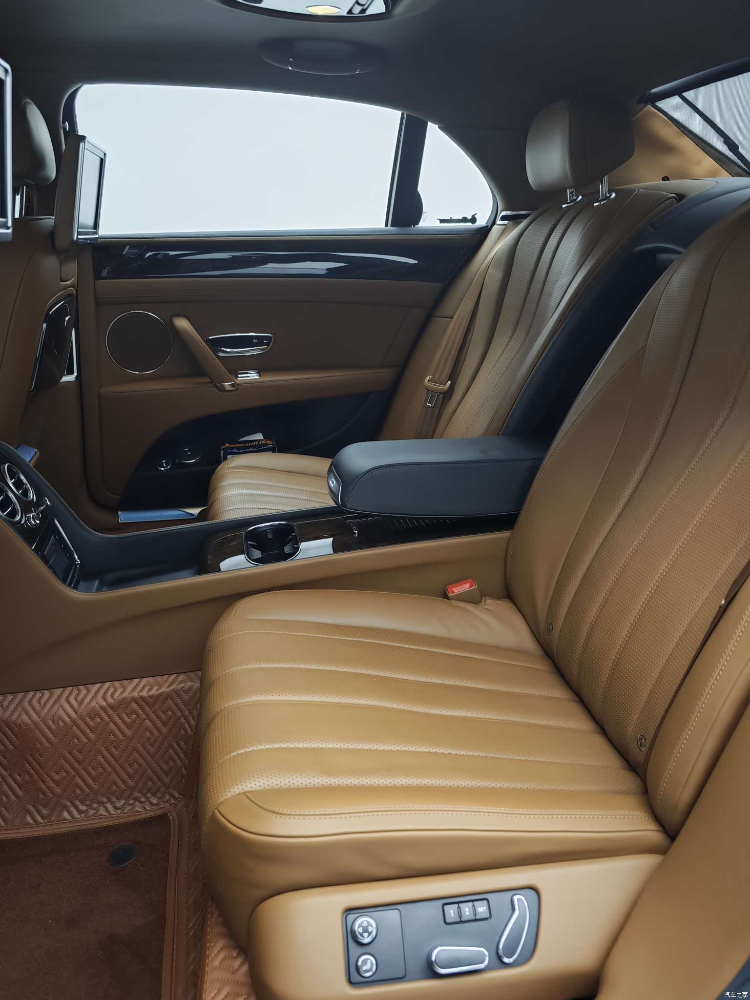 Bentley Flying Spur, 2015 30