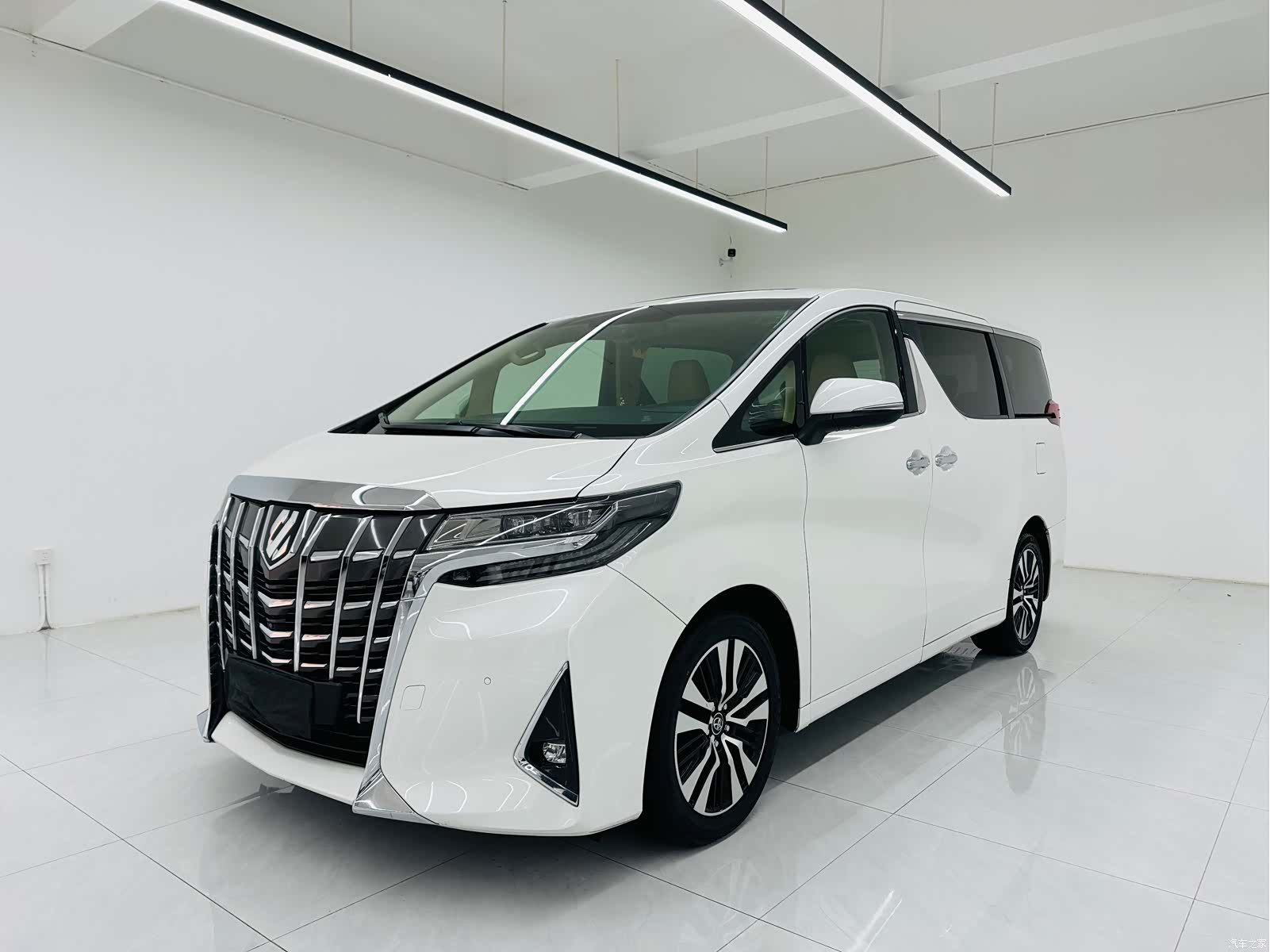 Toyota Alphard, 2018 1