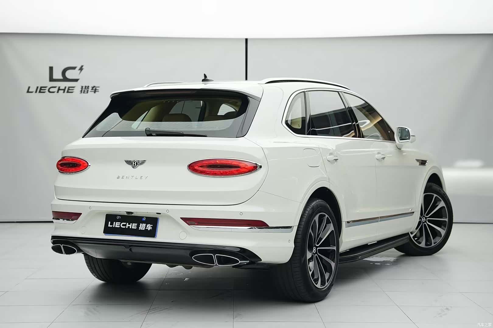 Bentley Bentayga, 2021 9