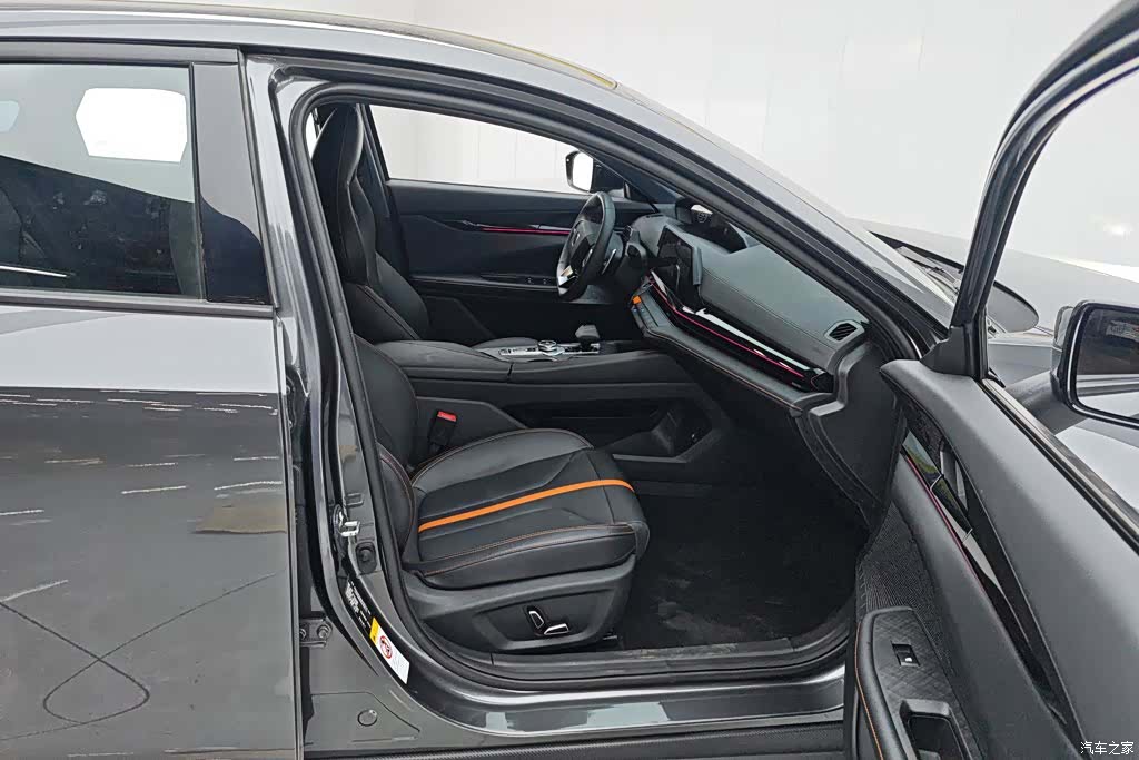 Changan UNI-V, 2025 8