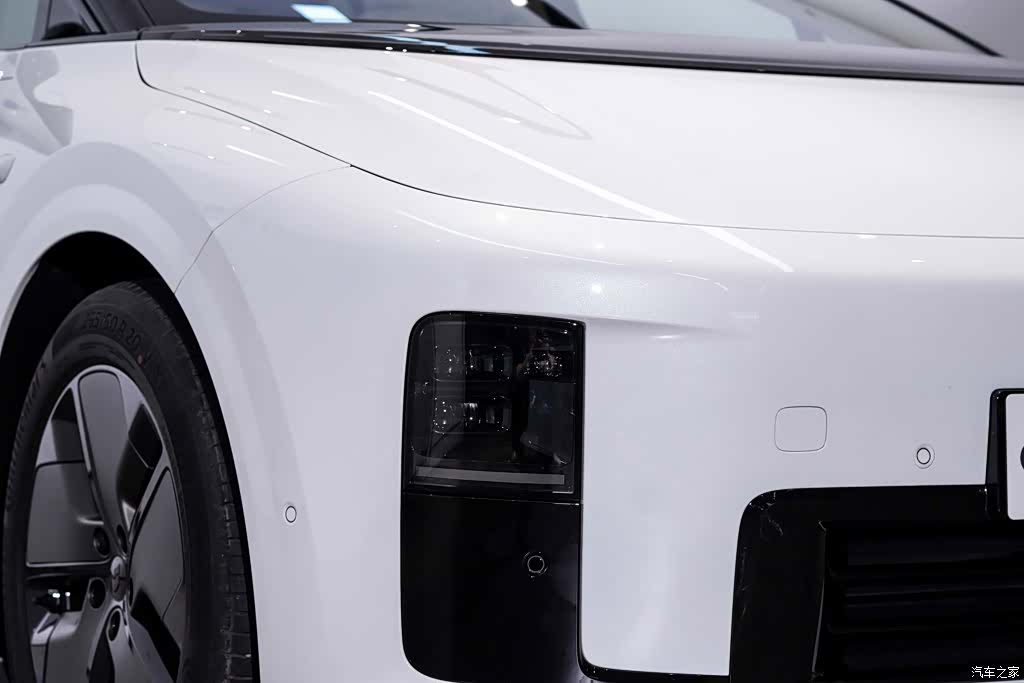 Li Auto i8, 2025 7
