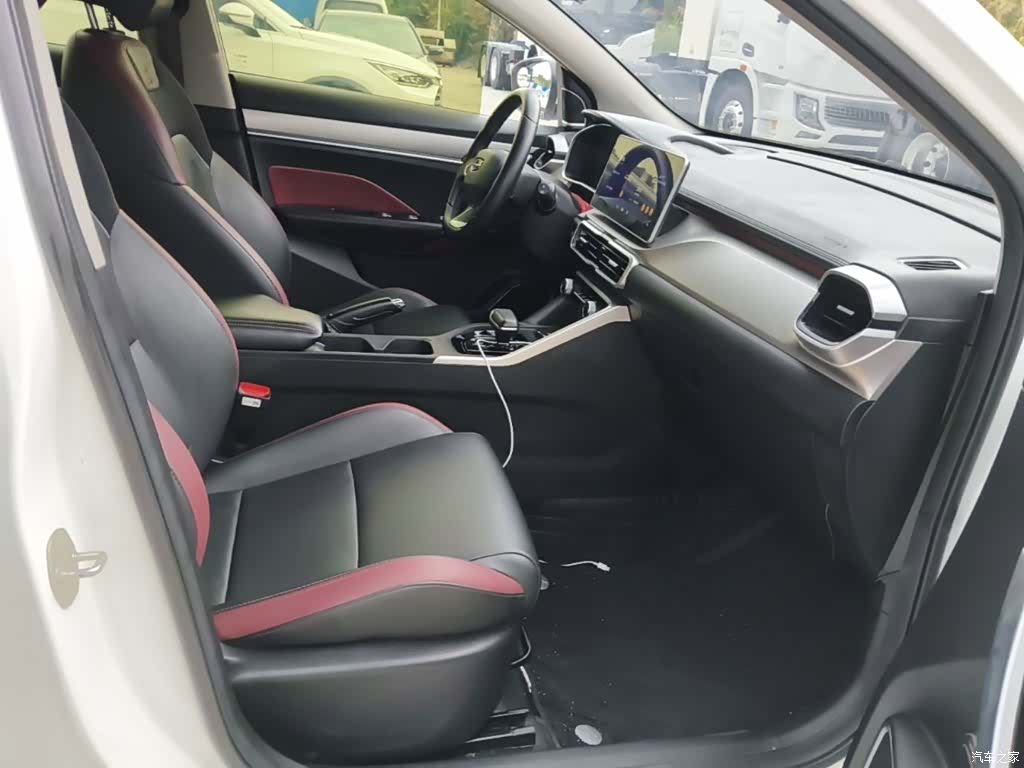 Geely Coolray, 2023 25