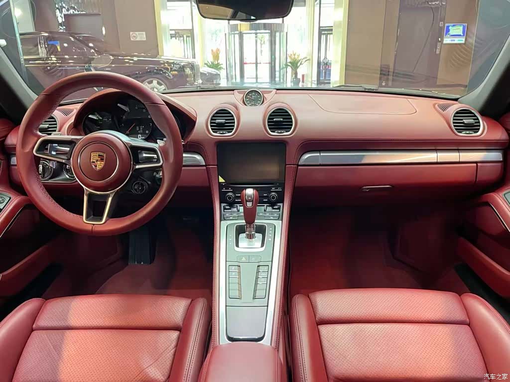 Porsche Cayman, 2019 все фото