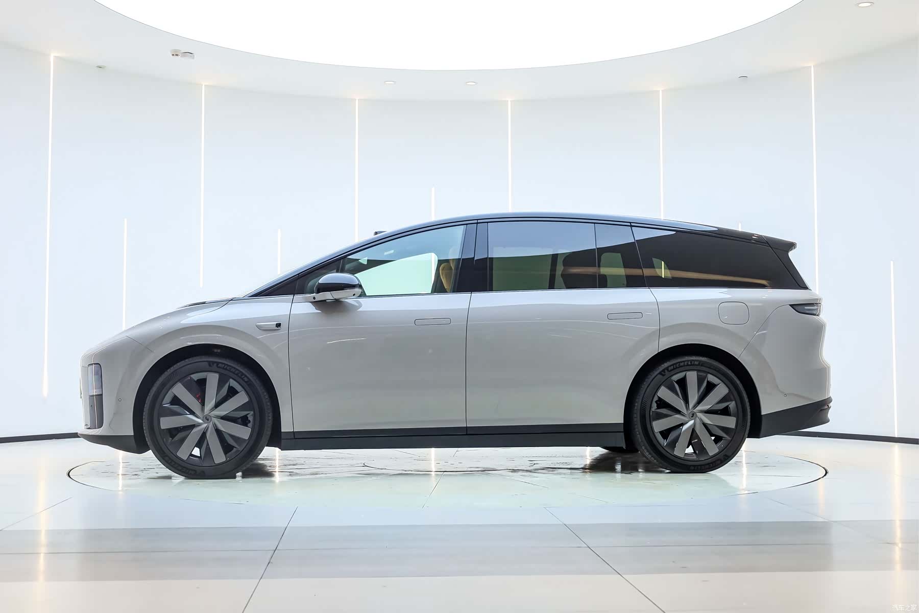 Li Auto i8, 2025 7