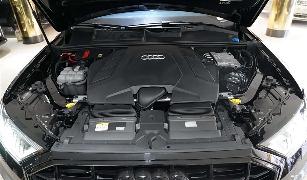 Audi Q7, 2022 8