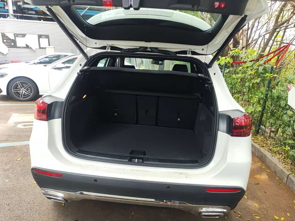 Mercedes-Benz GLA Mercedes-Benz GLA