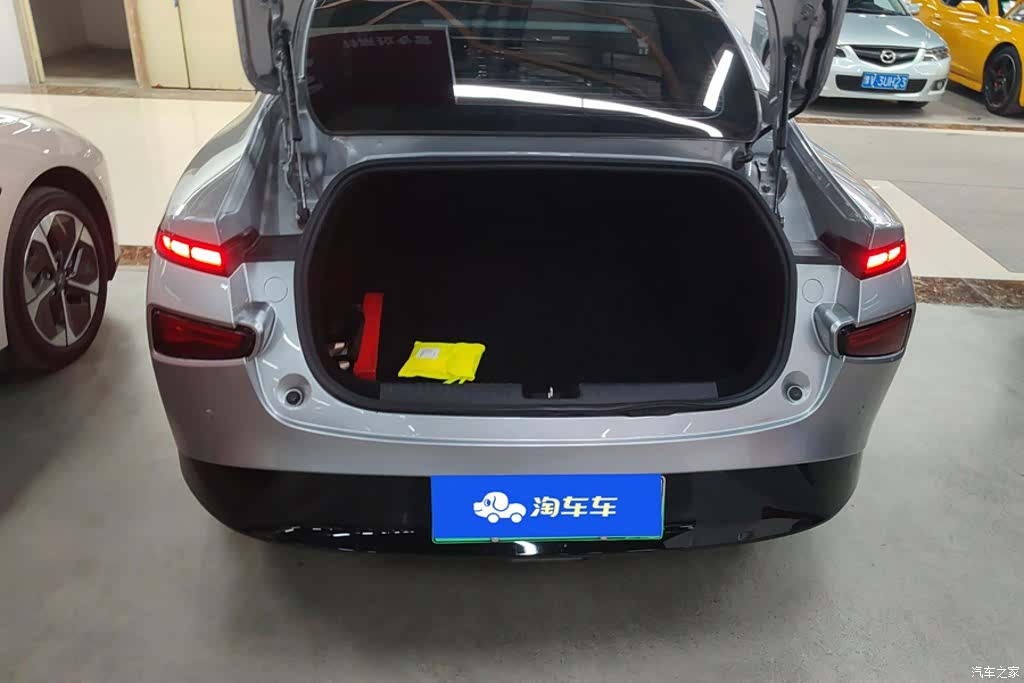 Xpeng P7, 2023 4