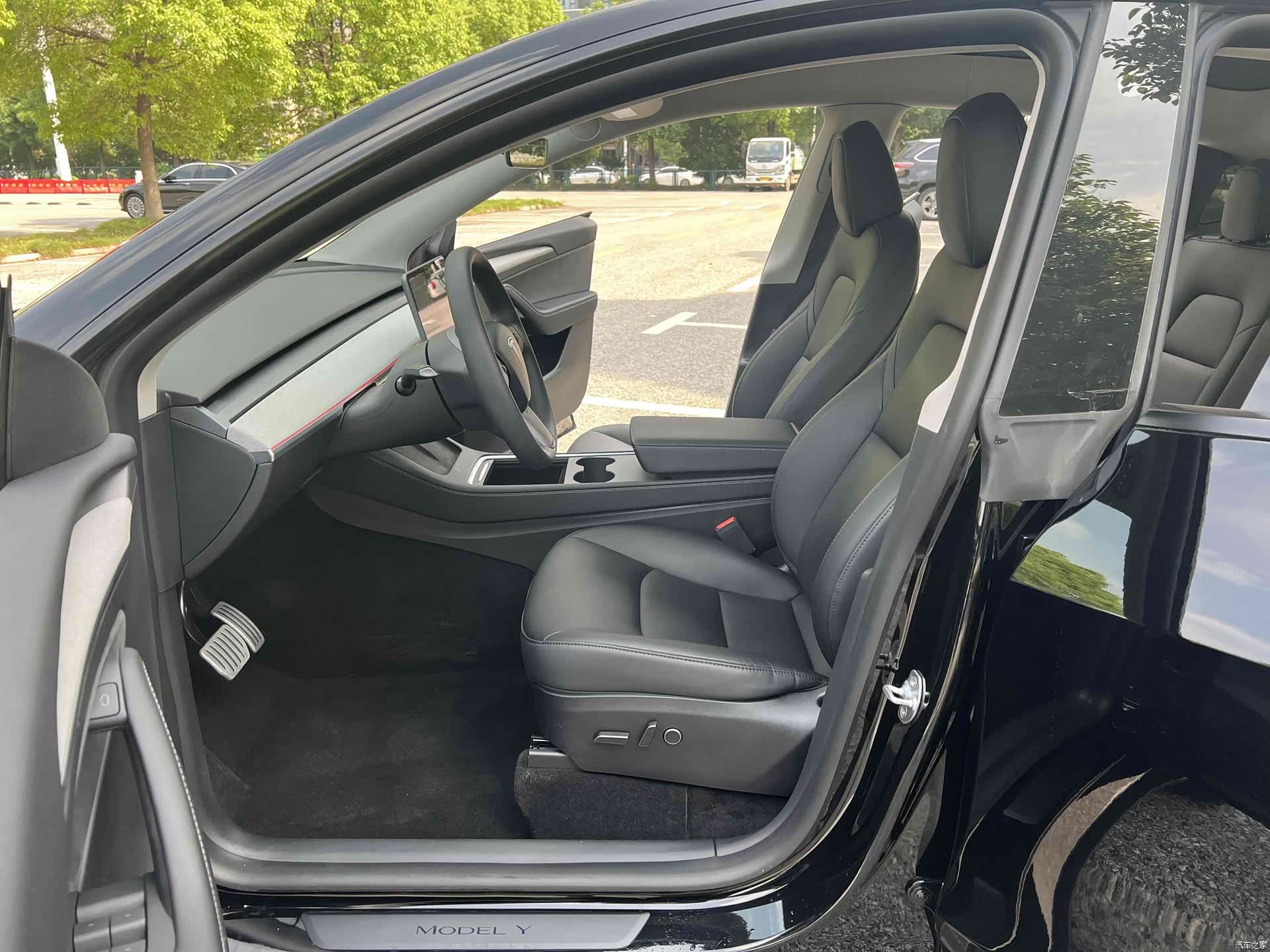 Tesla Model Y, 2023 4
