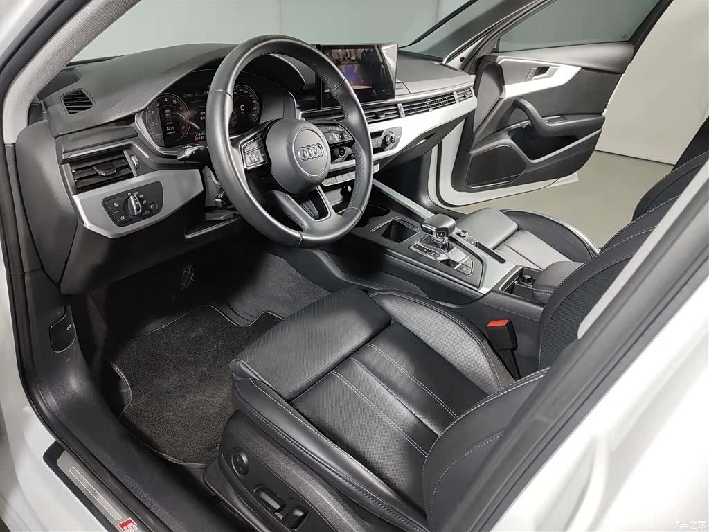 Audi A4L, 2021 все фото