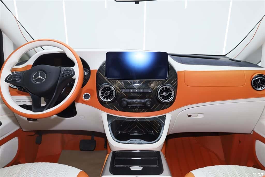 Mercedes-Benz 7, 2021 14