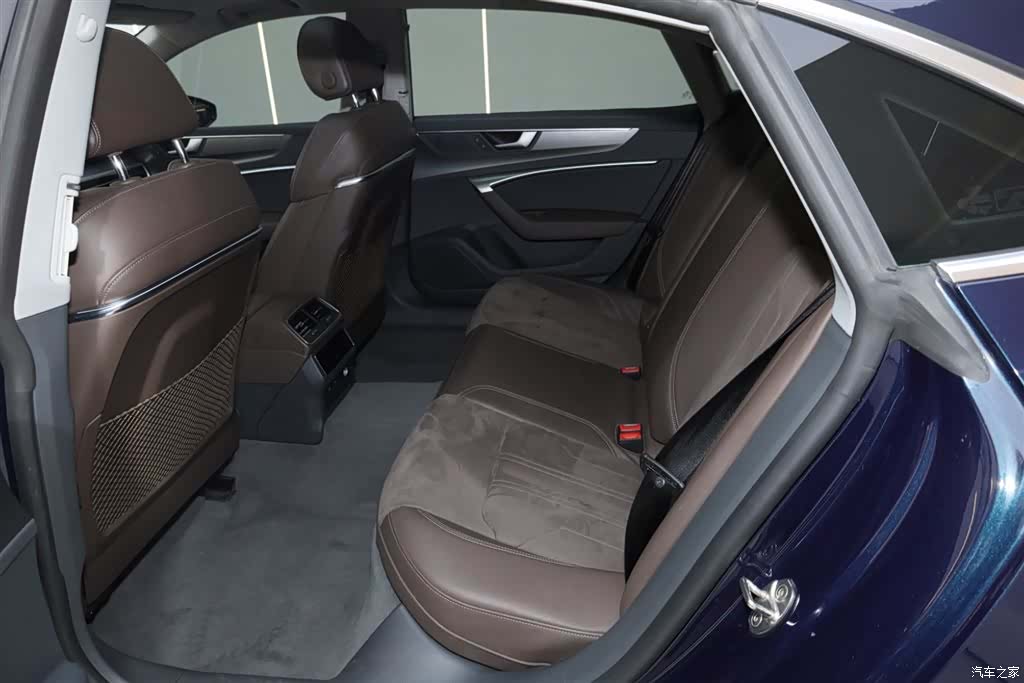 Audi A7L, 2024 27
