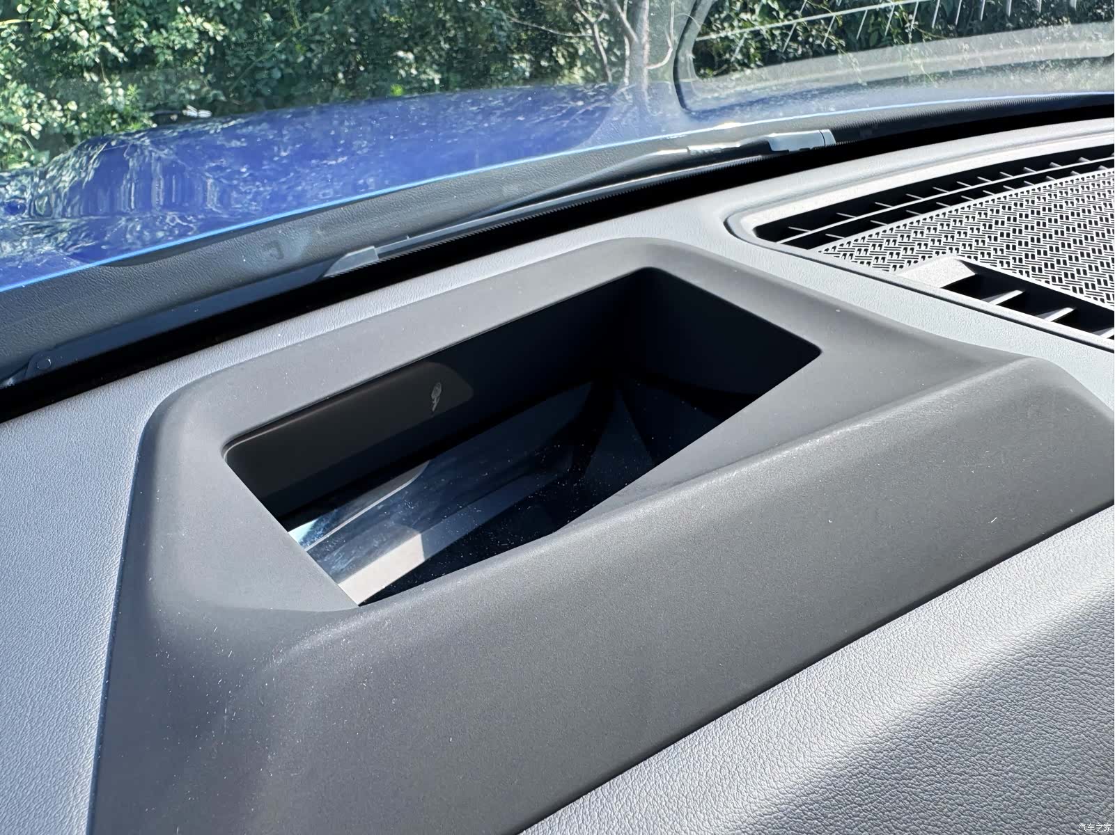 BMW iX1, 2023 17