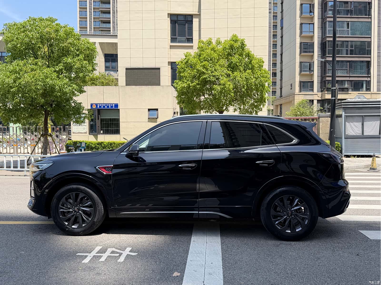 Hongqi HS5, 2023 11