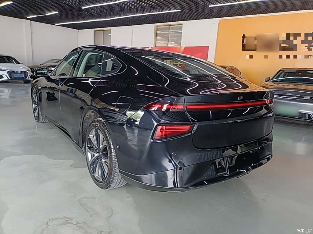Xpeng P7, 2022 все фото