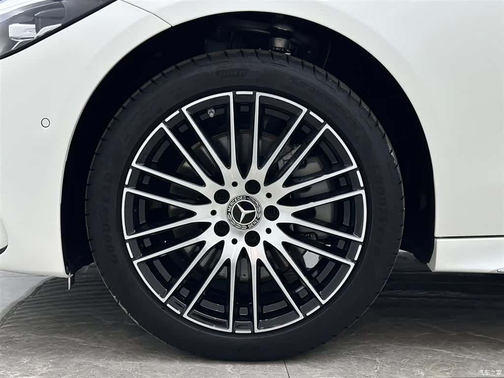 Mercedes-Benz C-Class, 2024 20