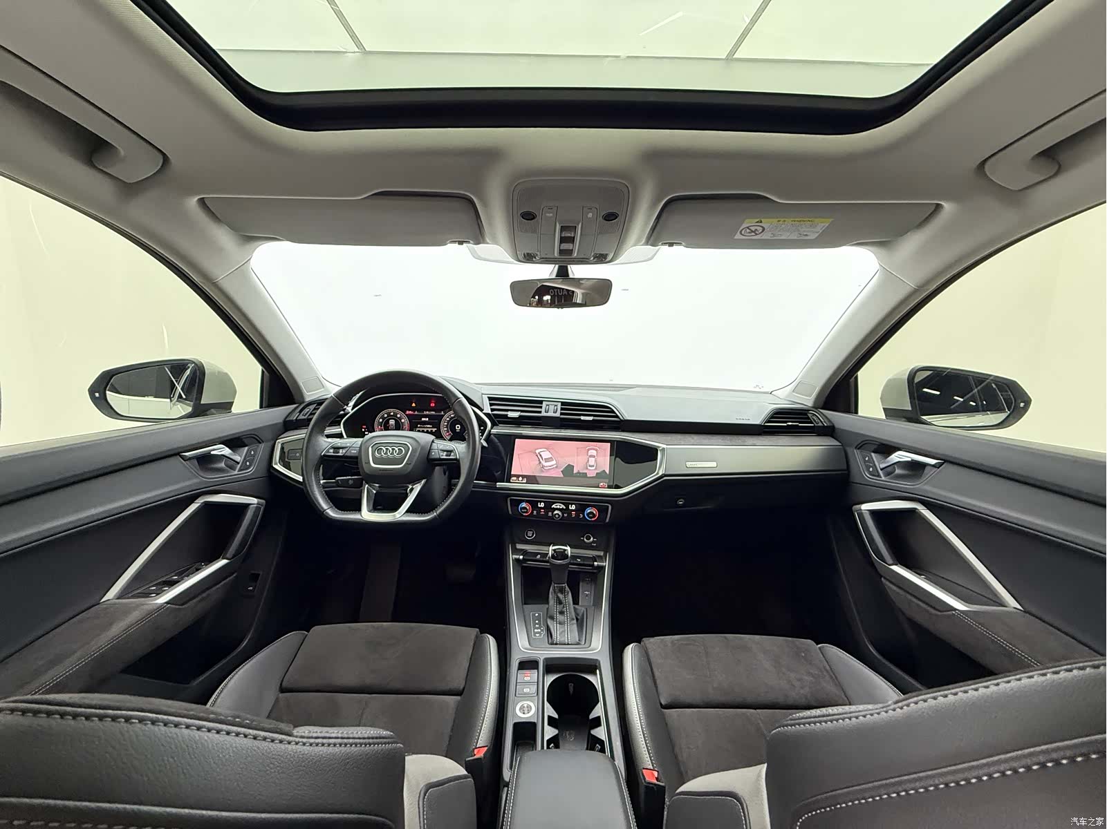 Audi Q3, 2022 10