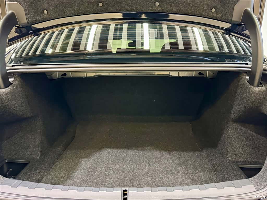 BMW 3 Series, 2025 12