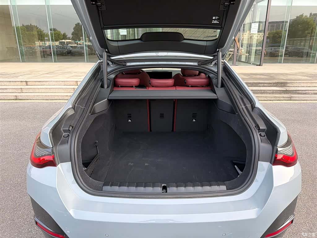 BMW i4, 2025 8