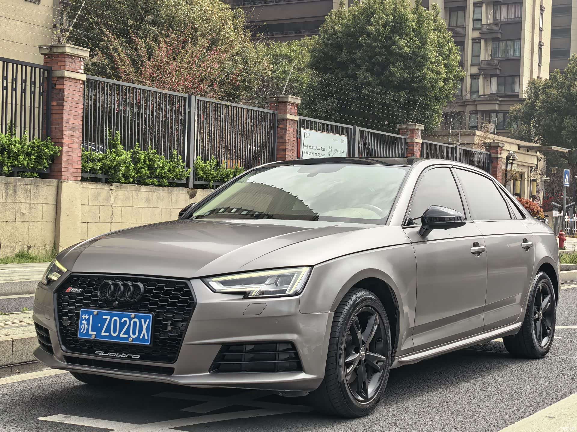 Audi A4L, 2017 1