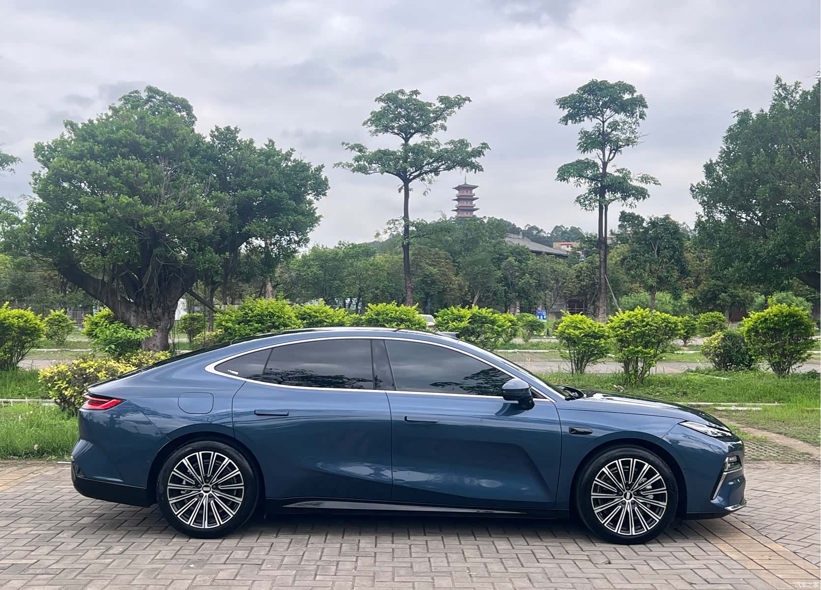 Geely 8, 2025 4