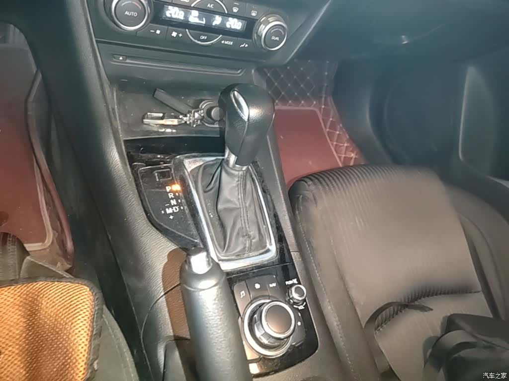 Mazda Mazda3, 2015 14