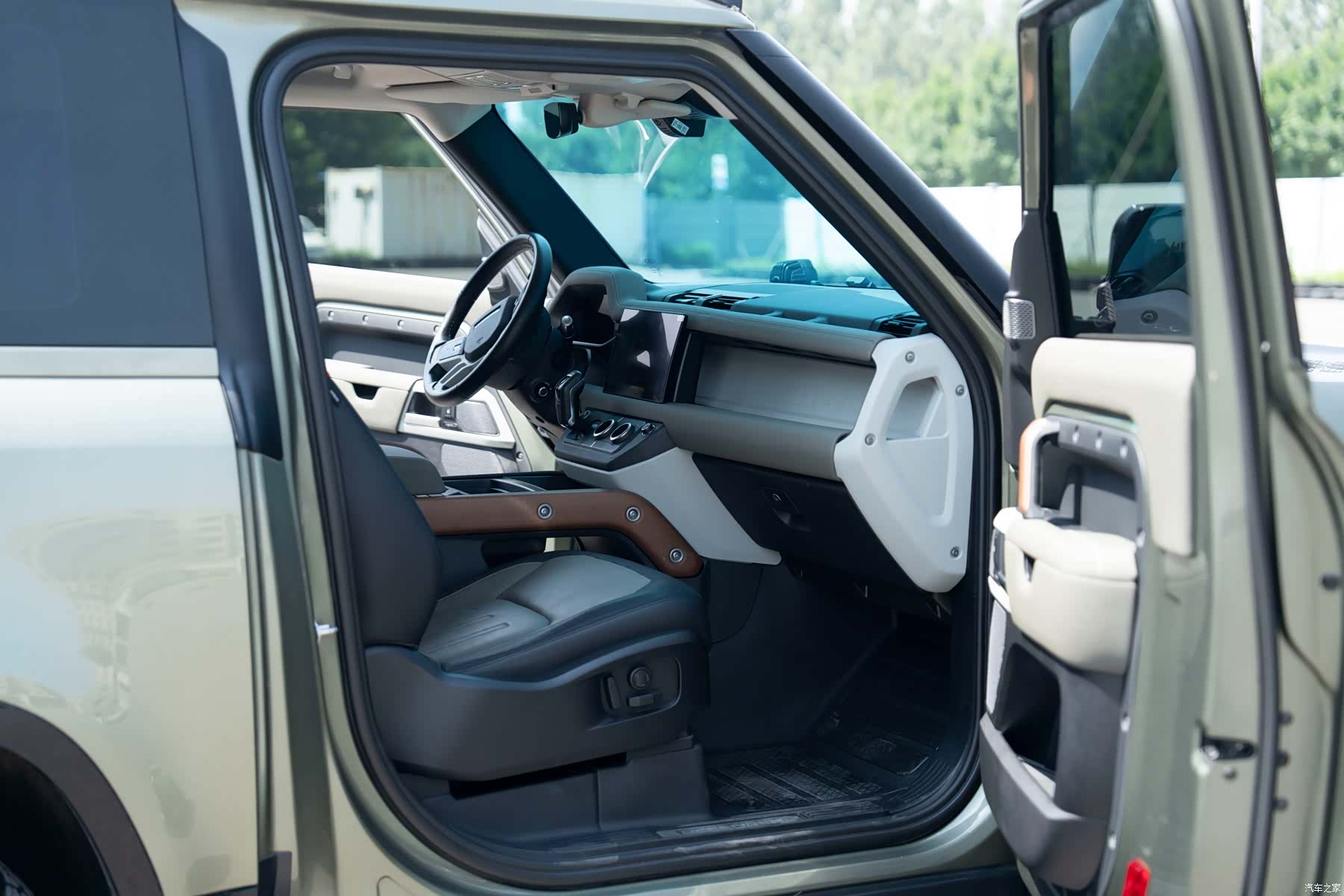 Land Rover Defender, 2021 13