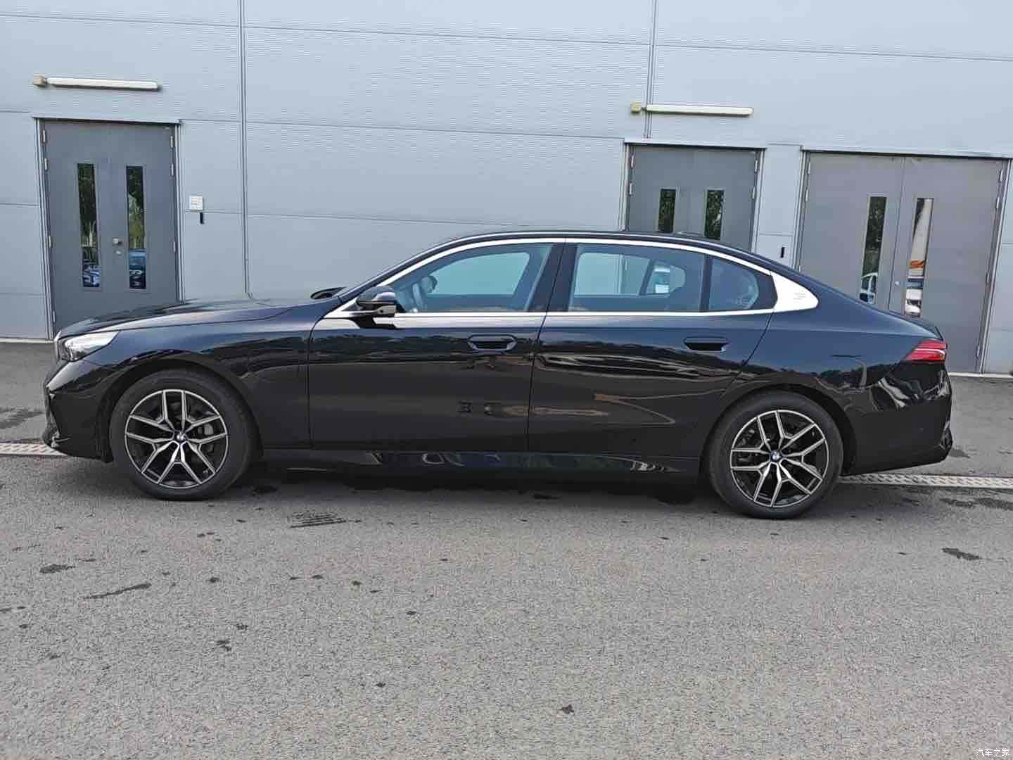 BMW i5, 1900 все фото