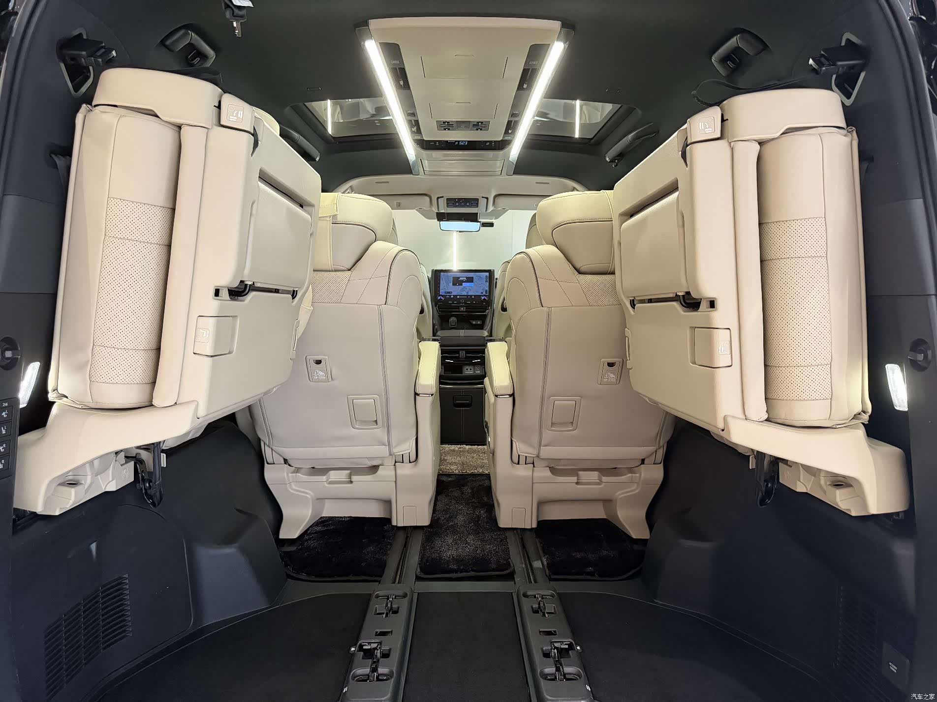 Toyota Vellfire, 2024 9